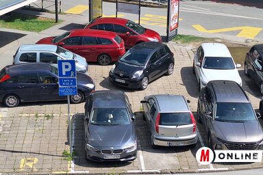 A parkolási gondok már hosszú évek óta bosszantják a lakosokat (Fotó: Ótos András illusztrációja)