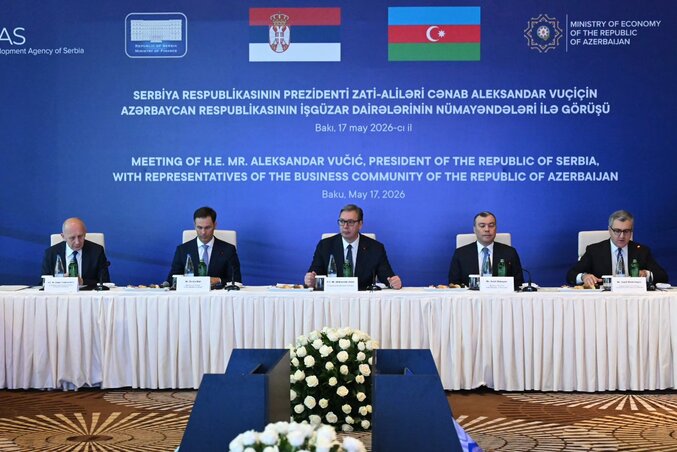 Aleksandar Vučić és Siniša Mali azeri üzletemberekkel (Fotó: Facebook)
