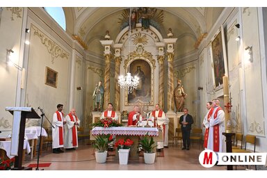 Az ünnepi szentmisét msgr. Mirko Štefković nagybecskereki megyéspüspök mutatta be a bánáti atyákkal / Fotó: Ótos András