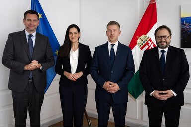 Facebook/Magyar Péter oldala/Vitézy Dávid, Orbán Anita, Magyar Péter és Kármán András