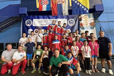 A házigazda zombori Radnički birkózói