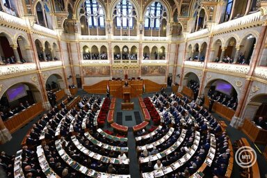A törvényalkotási bizottság tiszás alelnöke által jegyzett javaslatban rögzítik: a Szuverenitásvédelmi Hivatal tényleges közfeladatot nem lát el (Fotó: MTI)