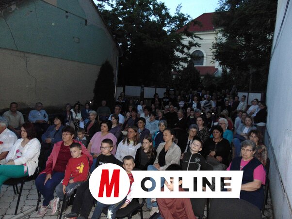 Szabad ülőhely nem maradt, az állóhelyek is megteltek (Fotó: Vidács Hajnalka felvétele)