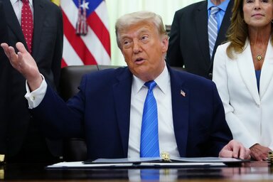Donald Trump azt is kijelentette, hogy kizárólag egy „érdemi", tartalommal bíró megállapodást hajlandó elfogadni Iránnal (Fotó: Beta/AP)
