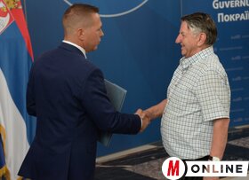 A tartomány többnyelvűséget támogató szerződéseinek ünnepélyes átadása