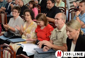 A tartomány többnyelvűséget támogató szerződéseinek ünnepélyes átadása