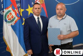 A tartomány többnyelvűséget támogató szerződéseinek ünnepélyes átadása
