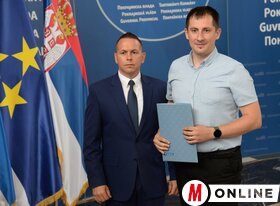 A tartomány többnyelvűséget támogató szerződéseinek ünnepélyes átadása