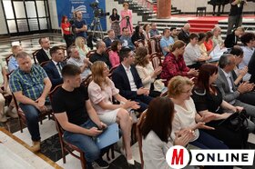 A tartomány többnyelvűséget támogató szerződéseinek ünnepélyes átadása