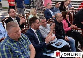 A tartomány többnyelvűséget támogató szerződéseinek ünnepélyes átadása