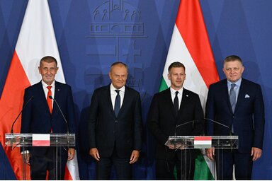 MTI/Hegedüs Róbert /Andrej Babis, Donald Tusk, Magyar Péter és Robert Fico a találkozó utáni sajtótájékoztatón