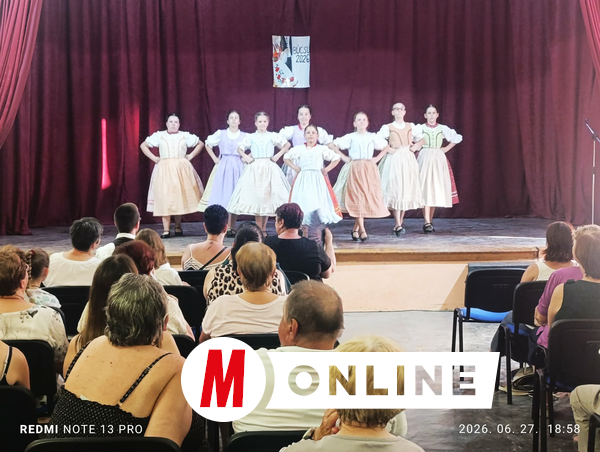 A zentagunarasi néptánccsoport fellépése/L. Móger Tímea felvétele