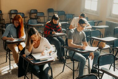 A felvételi vizsgák lezárultával több állami karon is üresen maradtak a helyek (Fotó: Pexels.com)