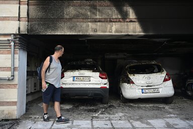 A rendőrség szerint az összes sérülés a három támadás közül az utolsó során keletkezett, amelynél autók és motorkerékpárok gyulladtak ki (Fotó: Beta/AP)