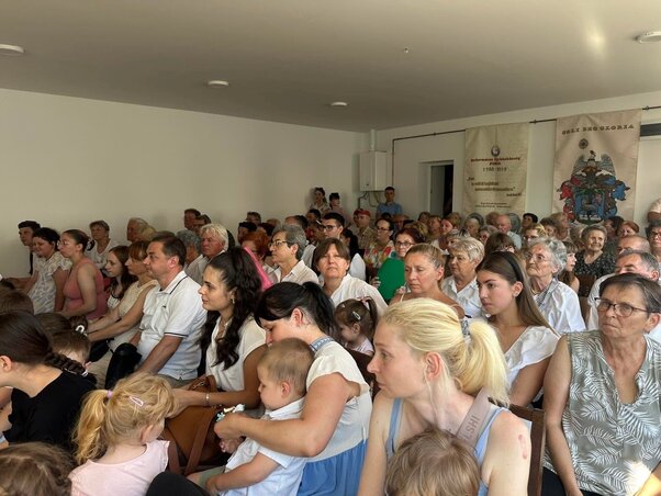 Megtelt a pirosi református egyház új gyülekezeti terme