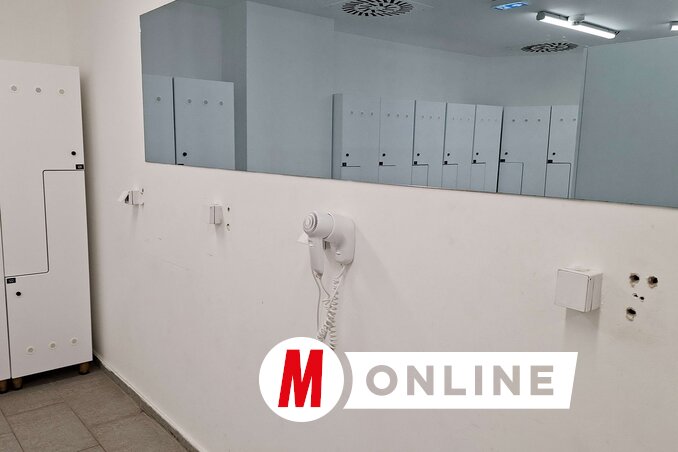 Na ormarićima nedostaju brave, a nema ni fenova za kosu (fotografija Edvarda Molnara)