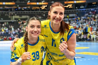 Petra Vamoš i Ana Albek (s desna), dve mađarske igračice Meca (Foto: MTI)