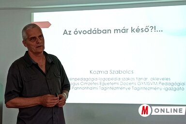 Kozma Szabolcs érdekfeszítő, gyakorlati példákkal tarkított előadása közben az Apáczai Nyári Akadémián/Zabos Kasziba Angéla felvétele