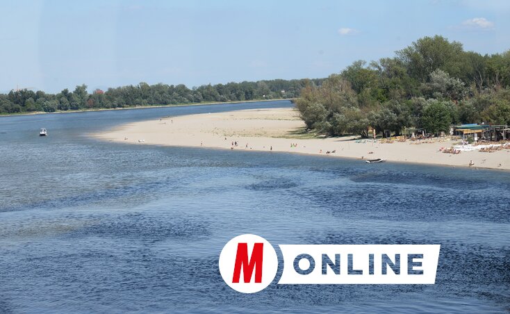 Kolléganőnk fotói tegnap délután készültek. Az újvidéki rakpartnál, a Tiszti strandon hatalmas homokzátony jelent meg, de a Strand fürdőhelyen még semmi nyoma ilyeneknek. A víz sekély ugyan, de homokszigetek nélkül (Fotó: Dávid Csilla felvétele)