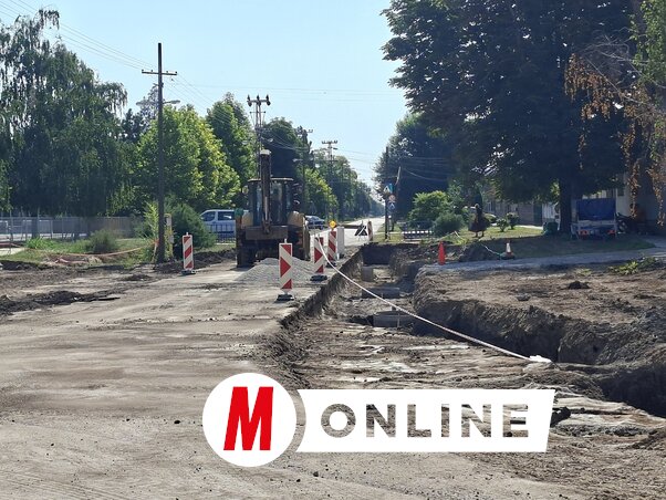 Így néz ki jelenleg a Dózsa György utca bejárata (balról az iskola épülete áll) - Fotó: Paraczky László felvétele
