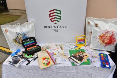 Minden évben gazdag tanszercsomag várja az elsőbe indulókat/fotó: Molnár Edvárd