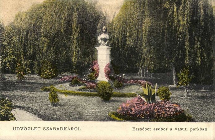 Erzsébet királynő szobra a róla elnevezett parkban (Fotó: kozterkep.hu)