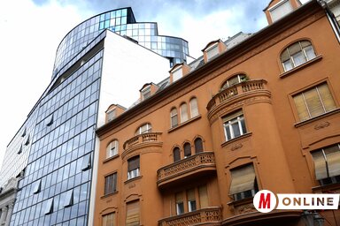 A „fejlesztésre” kiszemelt belvárosi rész számos történelmi jelentőségű pontot ölel fel, a Vasút utcában sok épület az Osztrák–Magyar Monarchia idejében épült (Fotó: Dávid Csilla)