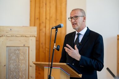 Tarr Zoltán beszédet mond a Petőfi Sándor Emlékhely új, állandó kiállításának megnyitóján (Fotó: MTI/Kiss Gábor)