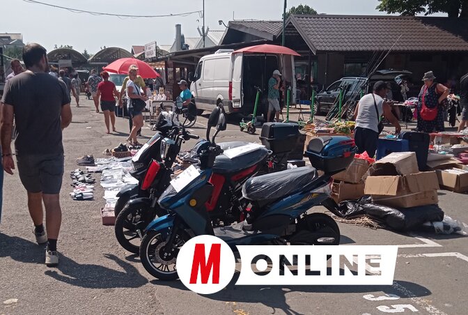 Az e-terület szabályozása (értsd megfizettetés általi számcsökkentés) természetszerű következménye technikai fejlődésünknek. Az új szabályozás szerint egyes elektromos kerékpárok többé nem használhatják a bicikliutat, kizárólag az úttesten, a gépjárműforgalomban közlekedhetnek, de sebességük ott sem haladhatja meg a 45 km/h-t. Az AM kategóriás engedélyre (segédmotoros kerékpár, 50 köbcentiméternél nem nagyobb lökettérfogat) most csak a 16 évnél idősebbek jogosultak (Fotó: Szeli Balázs)
