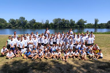 A táborlakók az adai Tisza-parti strandon (AFK Labdarúgóklub arhívuma)