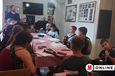 A tábor elsődleges célja a tambura népszerűsítése a gyermekek és a fiatalok körében (Fotó: Kancsár Izabella)