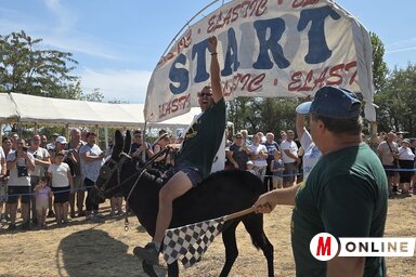 Mandula ért be elsőként a célba a szamaragolási versenyszámban (Bartus Bella felvétele)