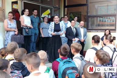 Tanévkezdés iskola iskolatáska