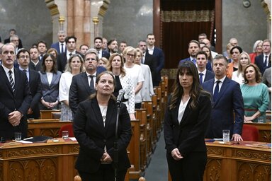 MTI/Unger Anna, az NVVH megválasztott elnöke és Tasnády Katalin, a hivatal nyomozati elnökhelyettese leteszi az esküt