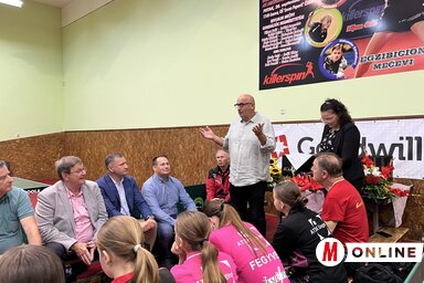 A tornát idén is Milan Stanić, a Vajdasági Asztalitenisz-szövetség elnöke nyitotta meg, a helyiek közül Monoki Elvira üdvözölte a résztvevőket (Erős Kincses Krisztina felvétele)