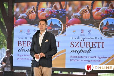 dr. Pásztor Bálint a Palicsi Szüreti Napokon (Molnár Edvárd felvétele)
