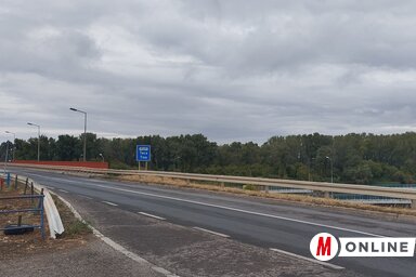 A Törökbecsénél található Tisza-gát összeköti a folyó két partját, Bácskát és Bánátot (Fotó: Kancsár Izabella)