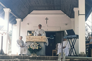 Ft. Vincze Attila vezette a szentmisét (Fotó: L. Móger Tímea)