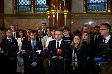 A Fidesz- és a KDNP-frakció sajtótájékoztatója (Fotó: MTI)