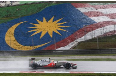 Kilenc év után tér vissza a Formula–1 a Sepang International Circuitre, igaz, ezúttal rendhagyó módon a Bahreini Nagydíjnak ad otthont a malajziai pálya/ Beta/AP