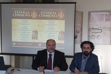 Ódor G. János és Tojzán Ákos írta alá a megállapodást (Fotó: Óbecsei Múzeum)