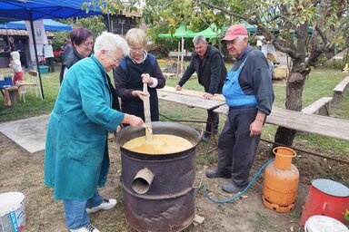 Szappanfőző bemutatót is tartottak a moholi rendezvényen (Csincsik Zsolt felvétele)