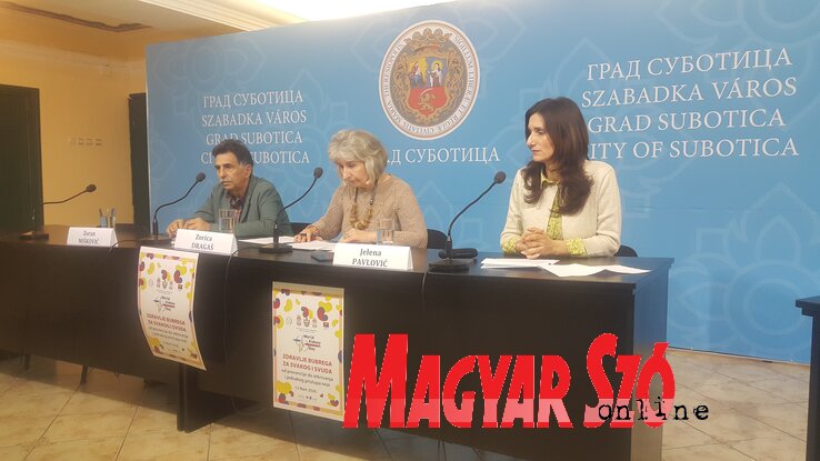 Zoran Mišković, dr. Zorica Dragaš és Jelena Pavlović (Fotó: Lackó Varjú Sára) Zoran Mišković, dr. Zorica Dragaš és Jelena Pavlović (Fotó: Lackó Varjú Sára)