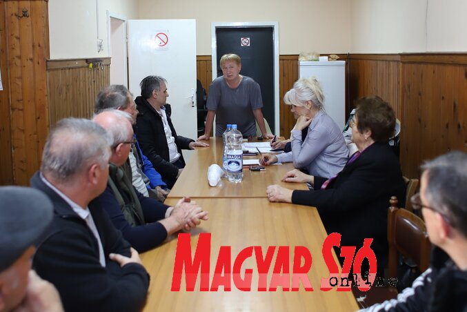 A kishegyesi egyesület alapuló ülése (Lakatos János felvétele)