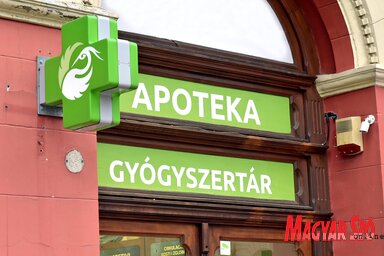 A koronavírus-járvány óta többen térnek be a gyógyszertárakba (Fotó: Gergely Árpád)