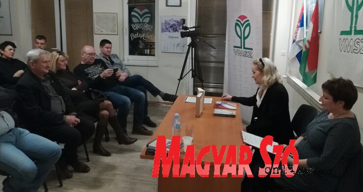 Előadás négy regény négy nőalakjáról (Fotó: Miklós Hajnalka) Előadás négy regény négy nőalakjáról (Fotó: Miklós Hajnalka)
