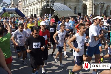 A félmaraton szabadtéri esemény ugyan, de minden évben kifejezetten tömeges (Dávid Csilla felvétele)