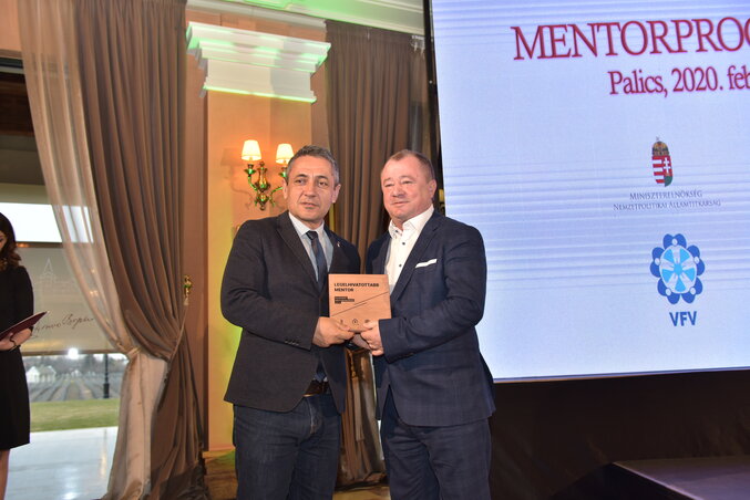 Potápi Árpád János államtitkár adta át a Legelhivatottabb mentor díjat Potápi Árpád János államtitkár adta át a Legelhivatottabb mentor díjat