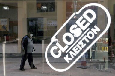 A különben mindig zsúfolt Nikóziai (Ciprus) belvárosi sétálóutcája kísértetiesen kihalt (Fotó: AP via Beta)