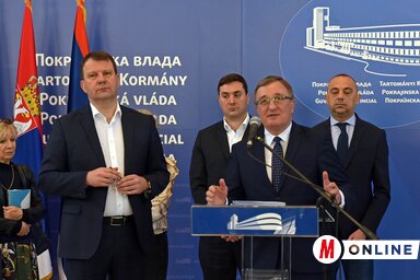 Nyilas Mihály az oktatással kapcsolatos teendőket ismerteti (Fotó: Ótos András)